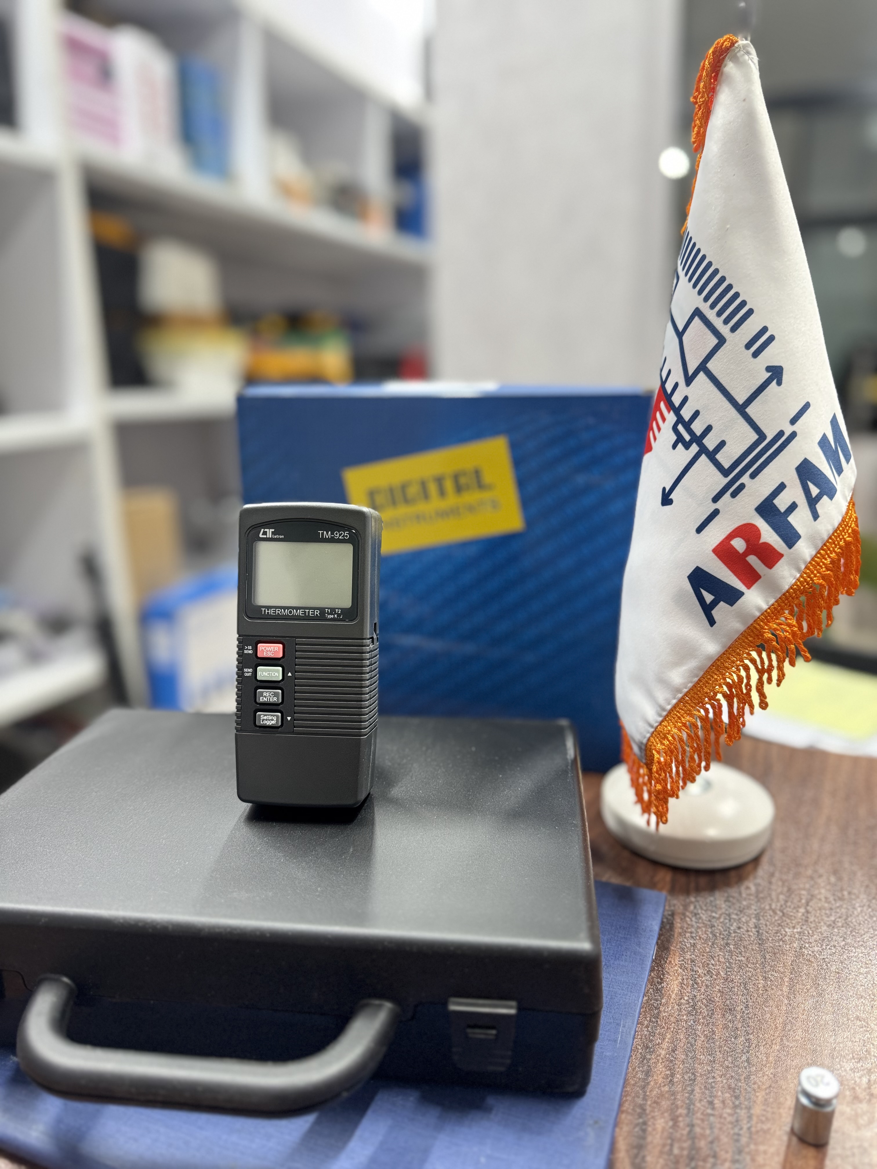 دماسنج ترموکوپلی نوع K و J دو کانال لترون مدل LUTRON TM-925
